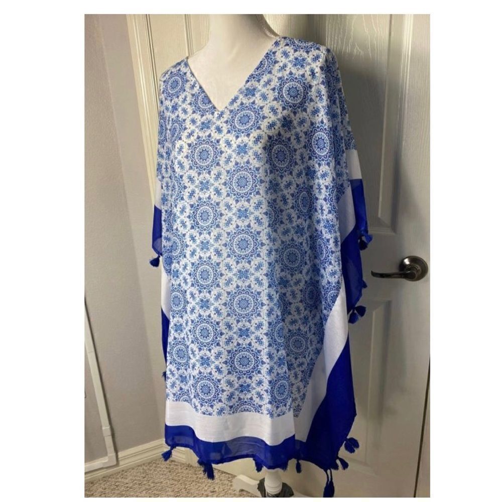 KAREENA’s OSFA Pretty Blue Print Kimona with tassels.